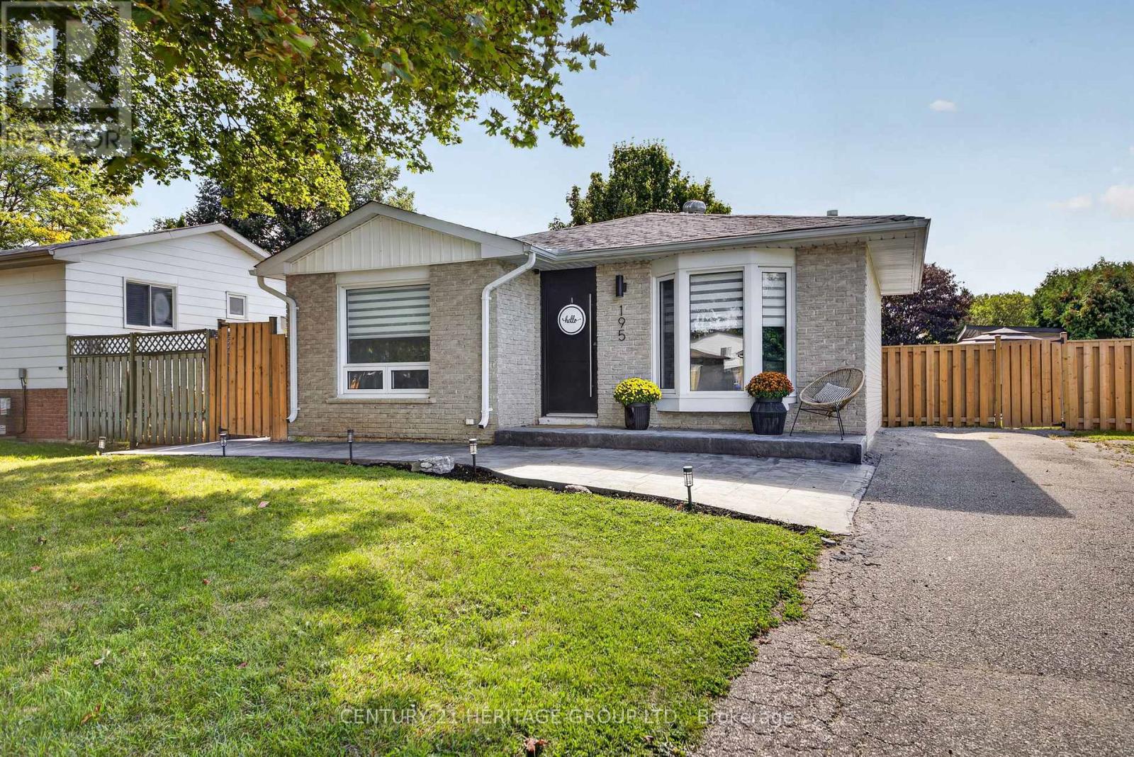 195 MACKENZIE STREET - 1