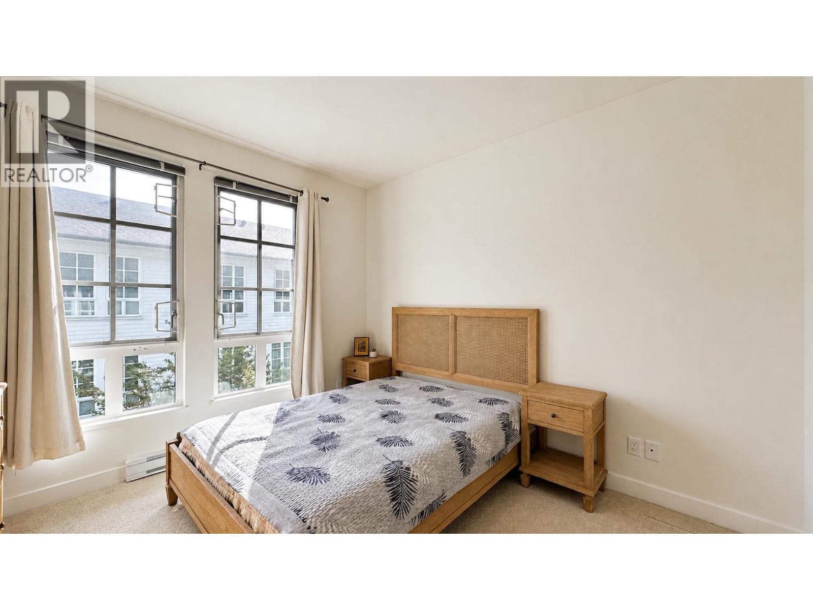 134 528 FOSTER AVENUE, Coquitlam