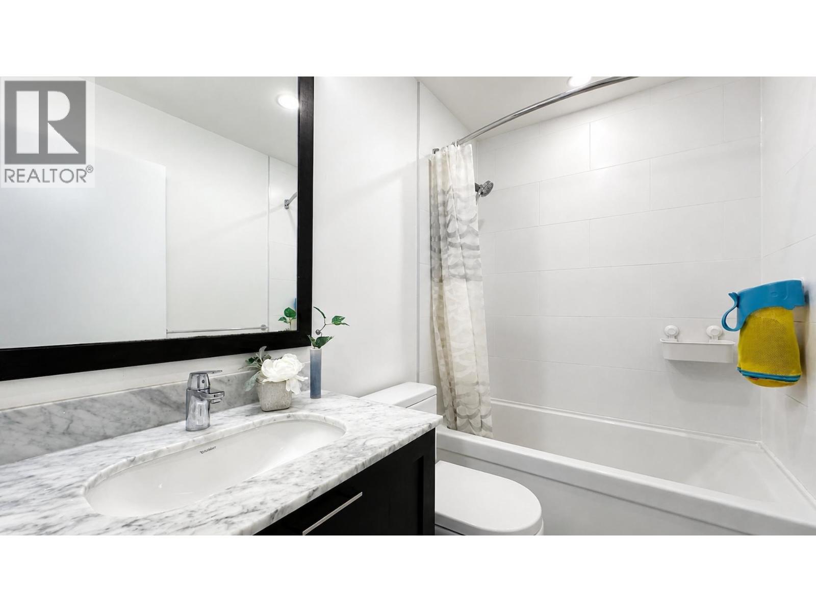 134 528 FOSTER AVENUE, Coquitlam