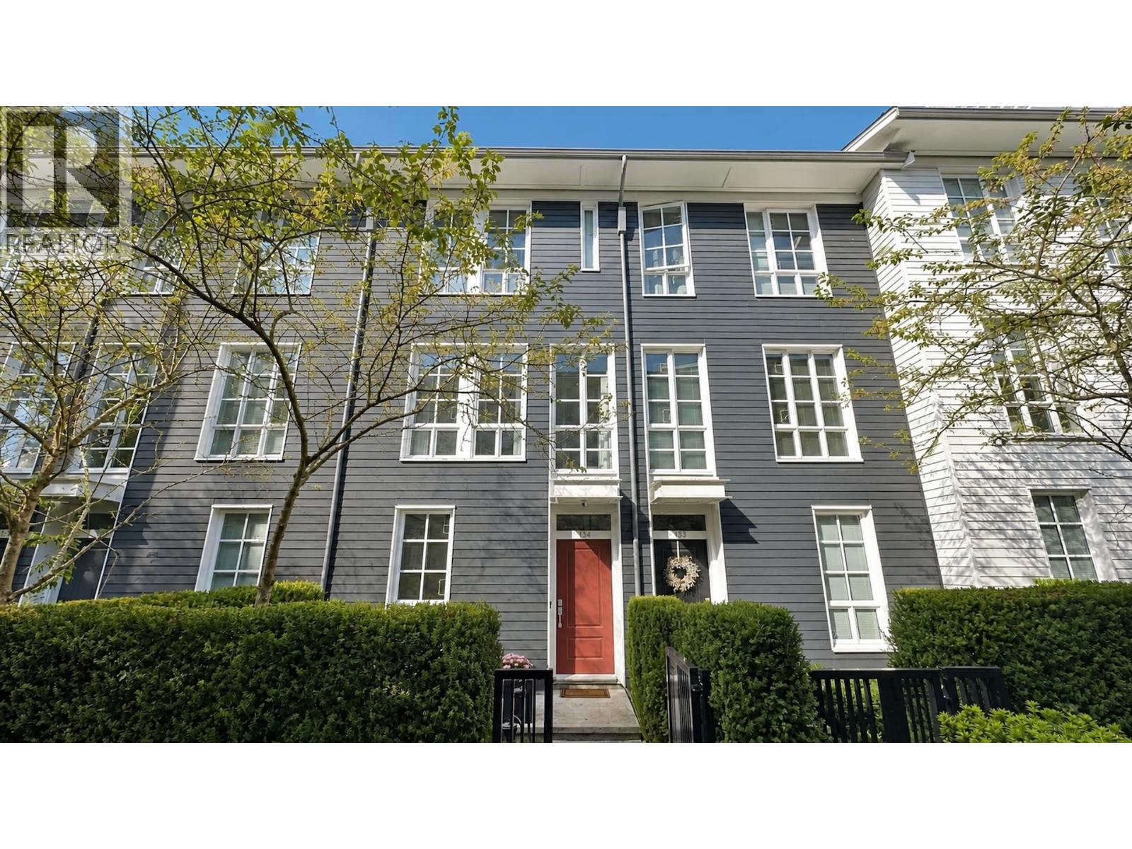 134 528 FOSTER AVENUE, Coquitlam