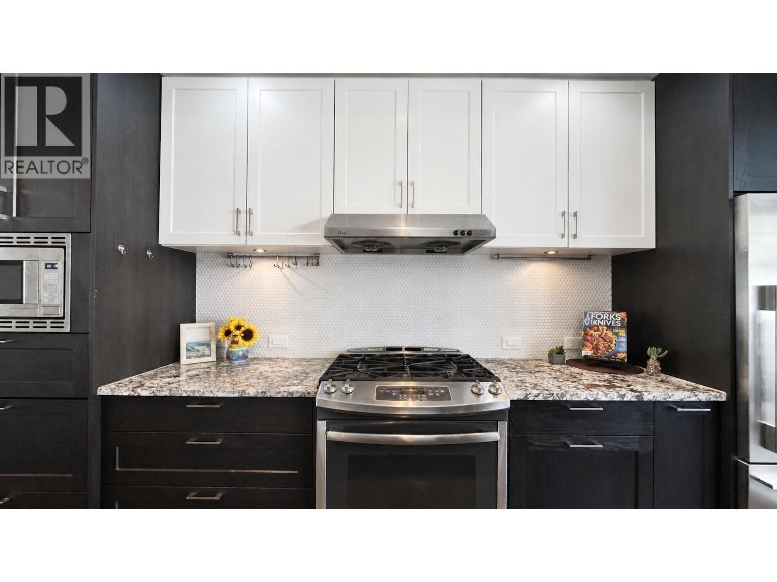 134 528 FOSTER AVENUE, Coquitlam