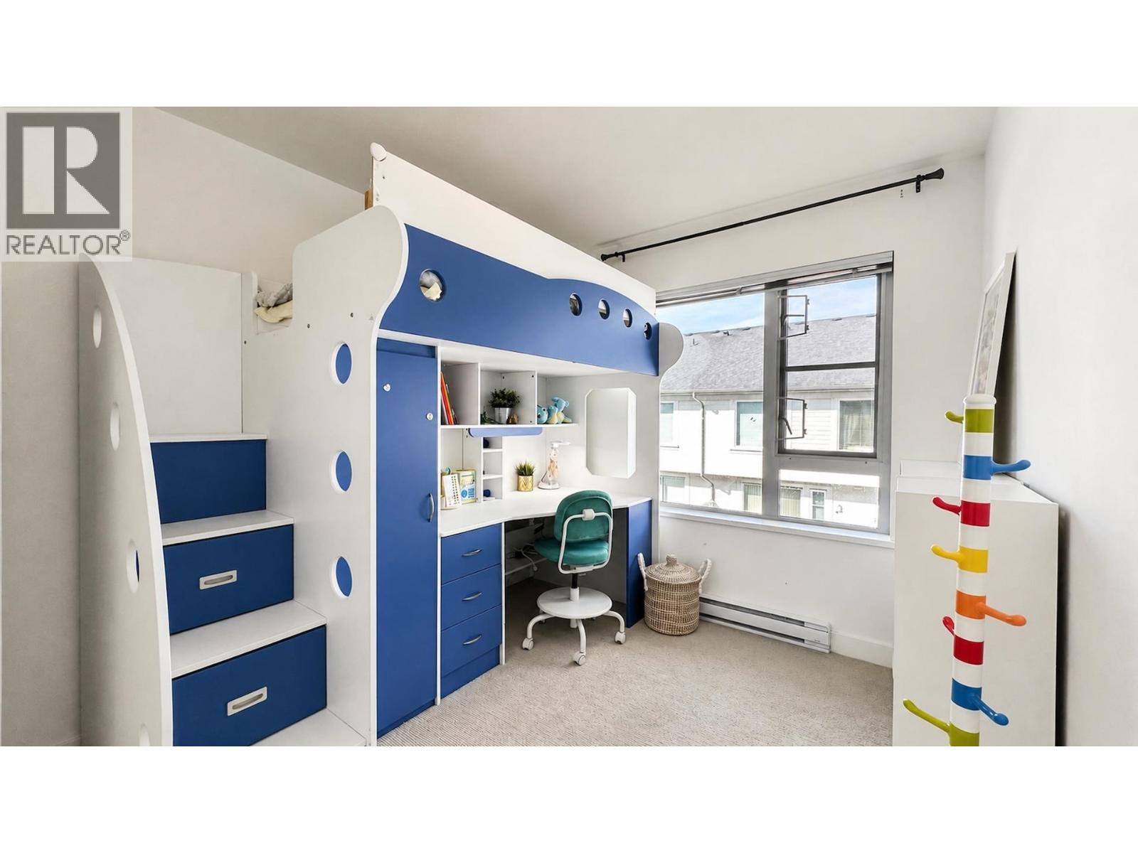 134 528 FOSTER AVENUE, Coquitlam