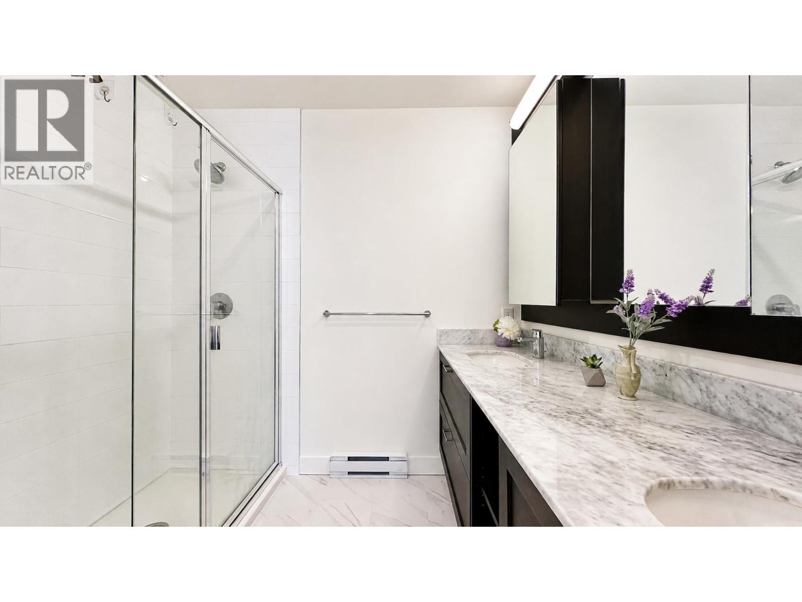134 528 FOSTER AVENUE, Coquitlam
