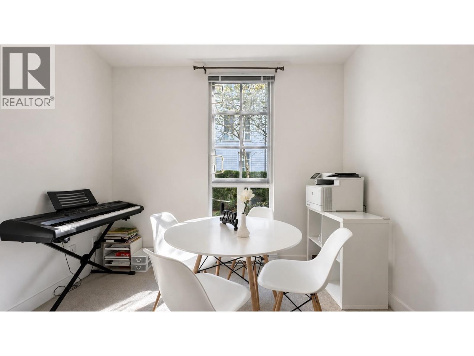 134 528 FOSTER AVENUE, Coquitlam