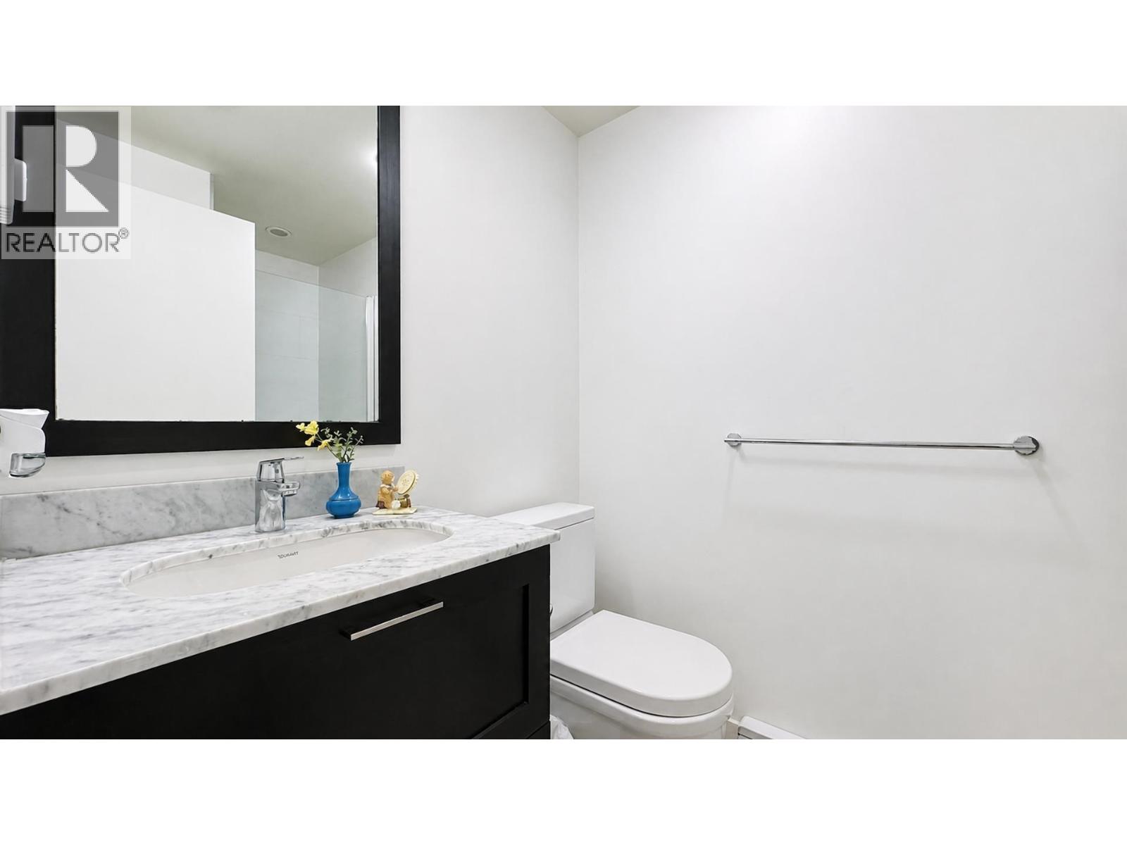 134 528 FOSTER AVENUE, Coquitlam