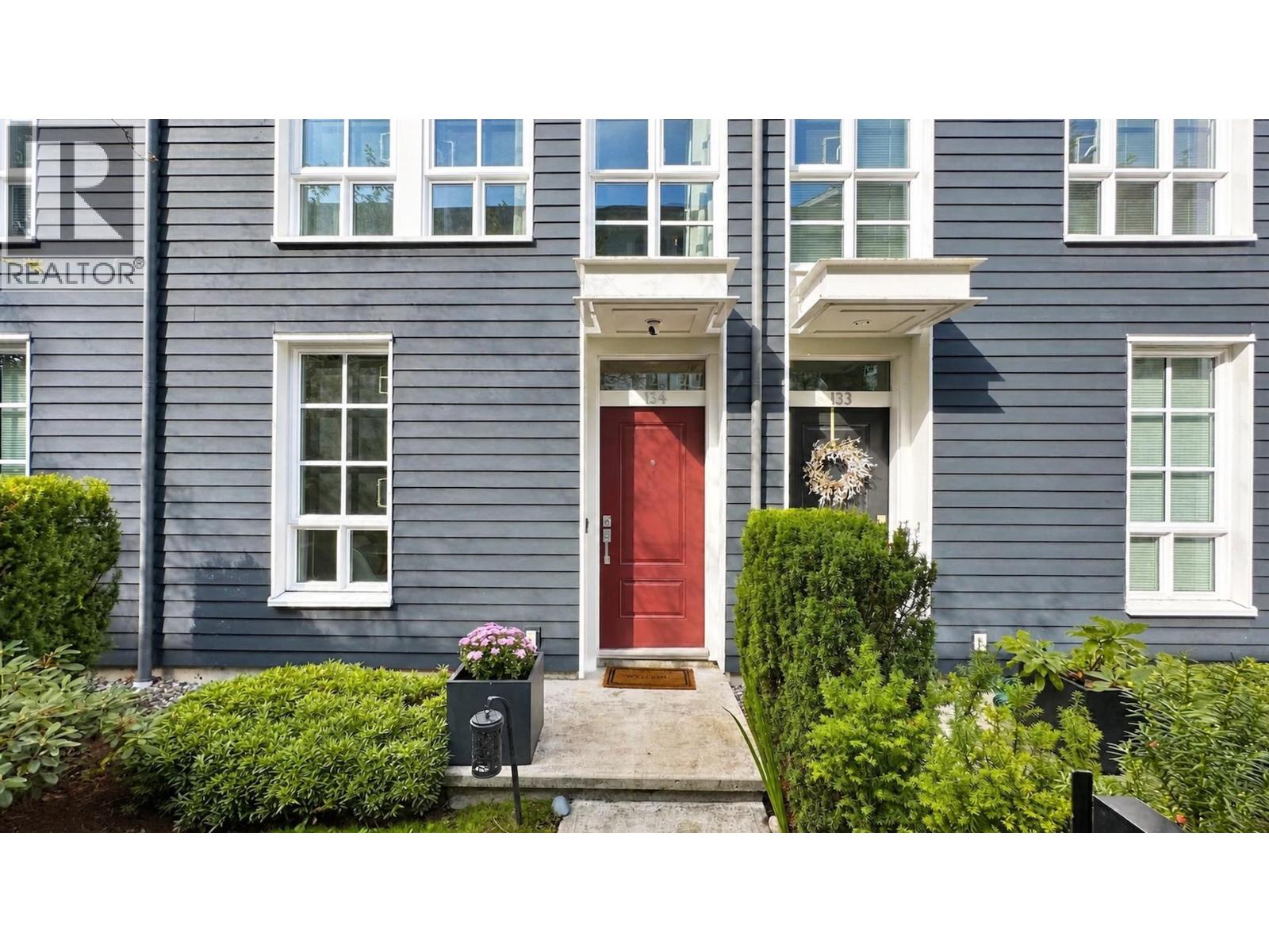 134 528 FOSTER AVENUE, Coquitlam