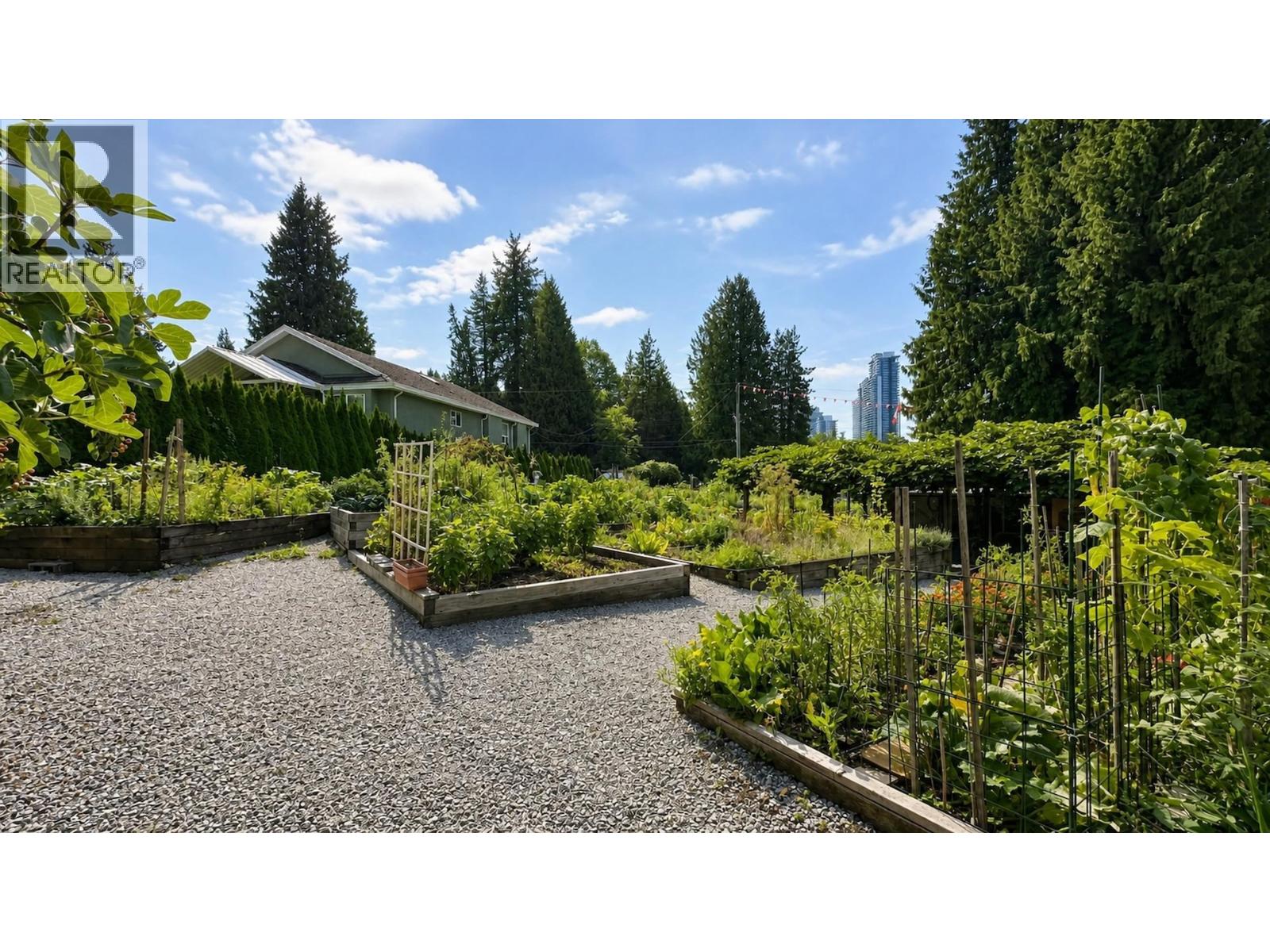 134 528 FOSTER AVENUE, Coquitlam