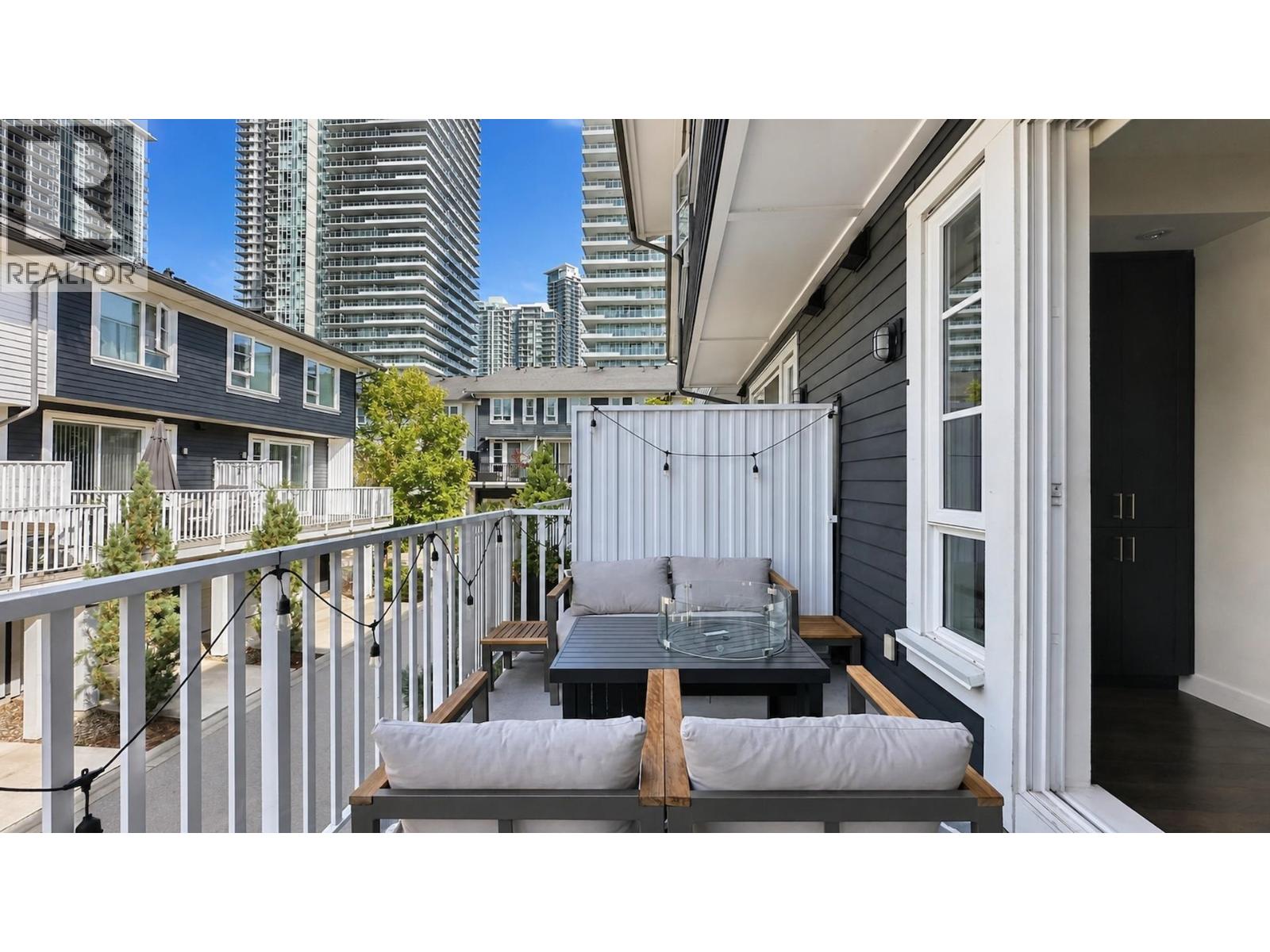 134 528 FOSTER AVENUE, Coquitlam