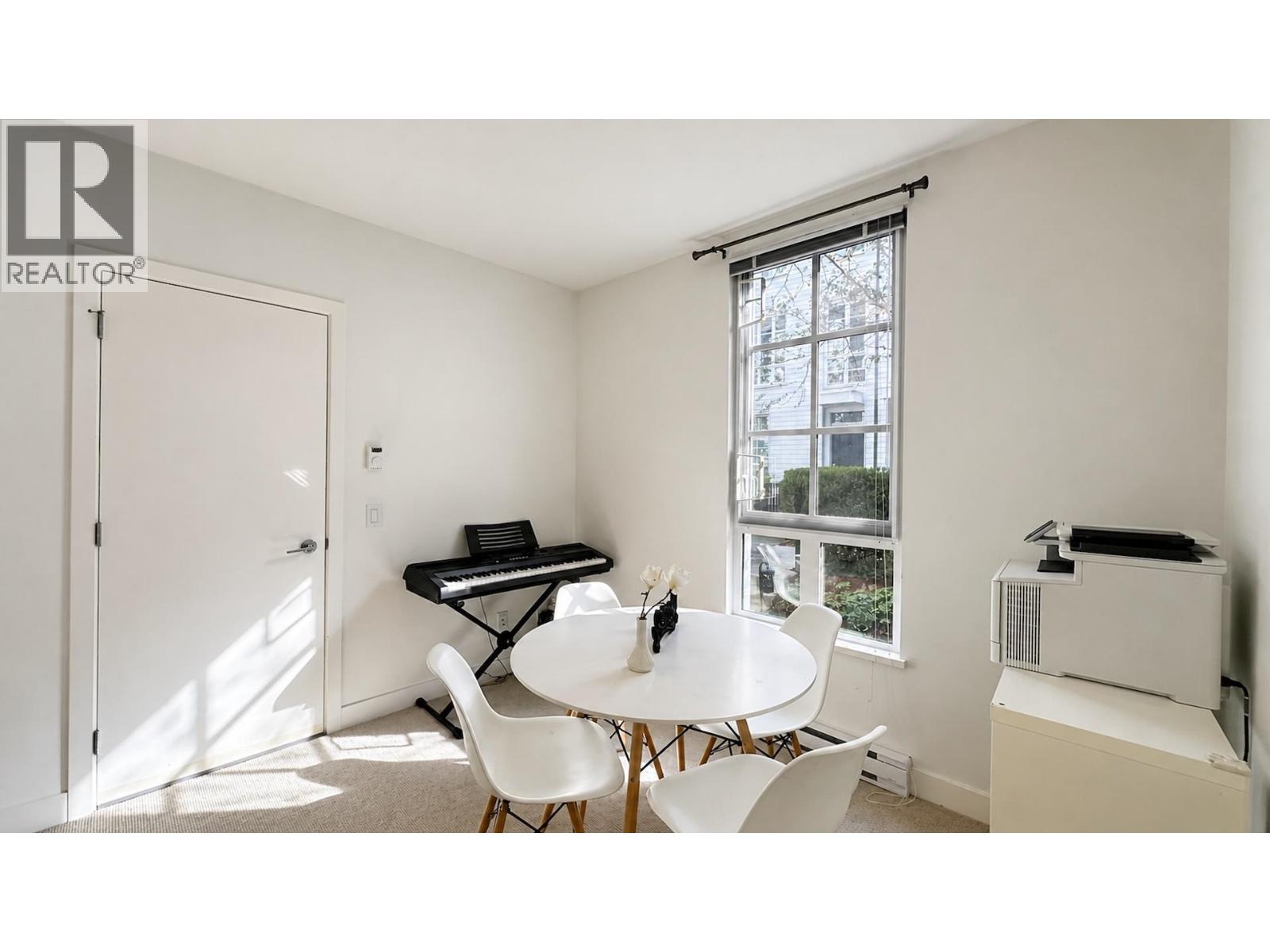 134 528 FOSTER AVENUE, Coquitlam