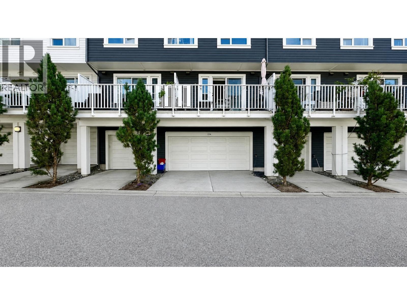 134 528 FOSTER AVENUE, Coquitlam
