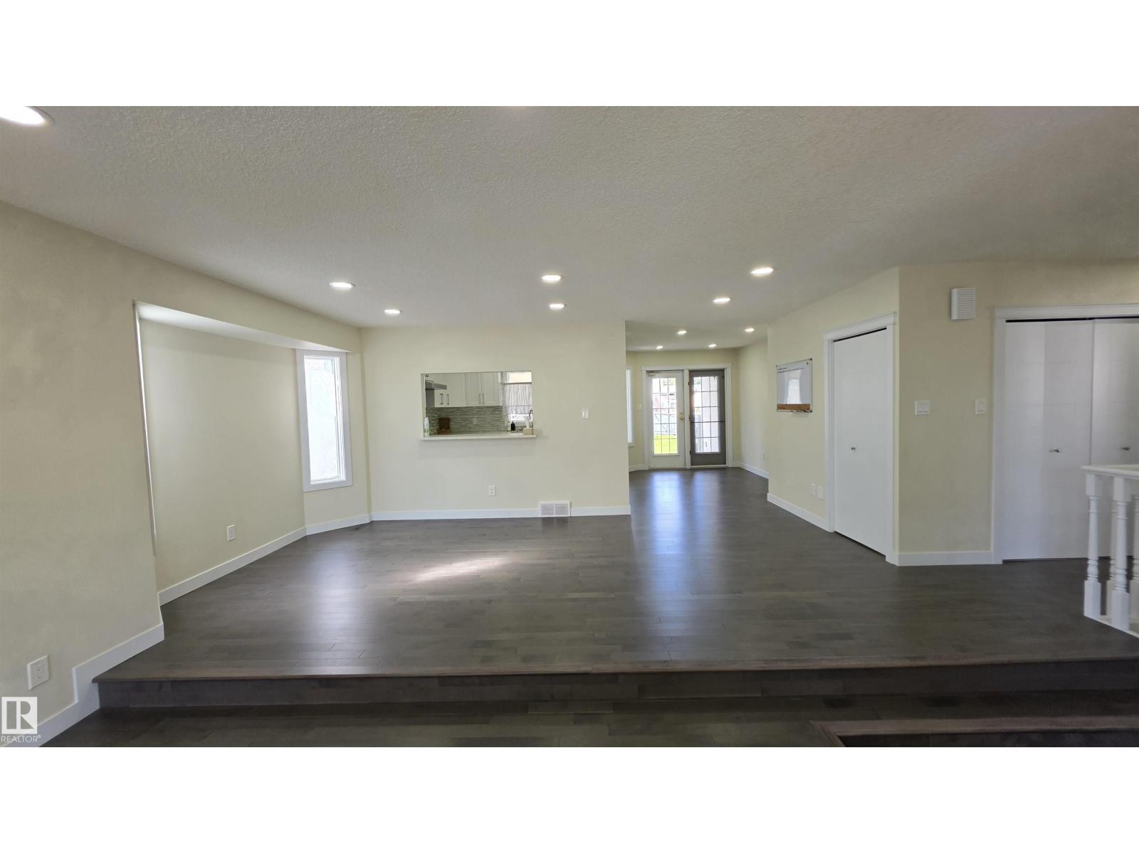 9426 150 ST NW - 3