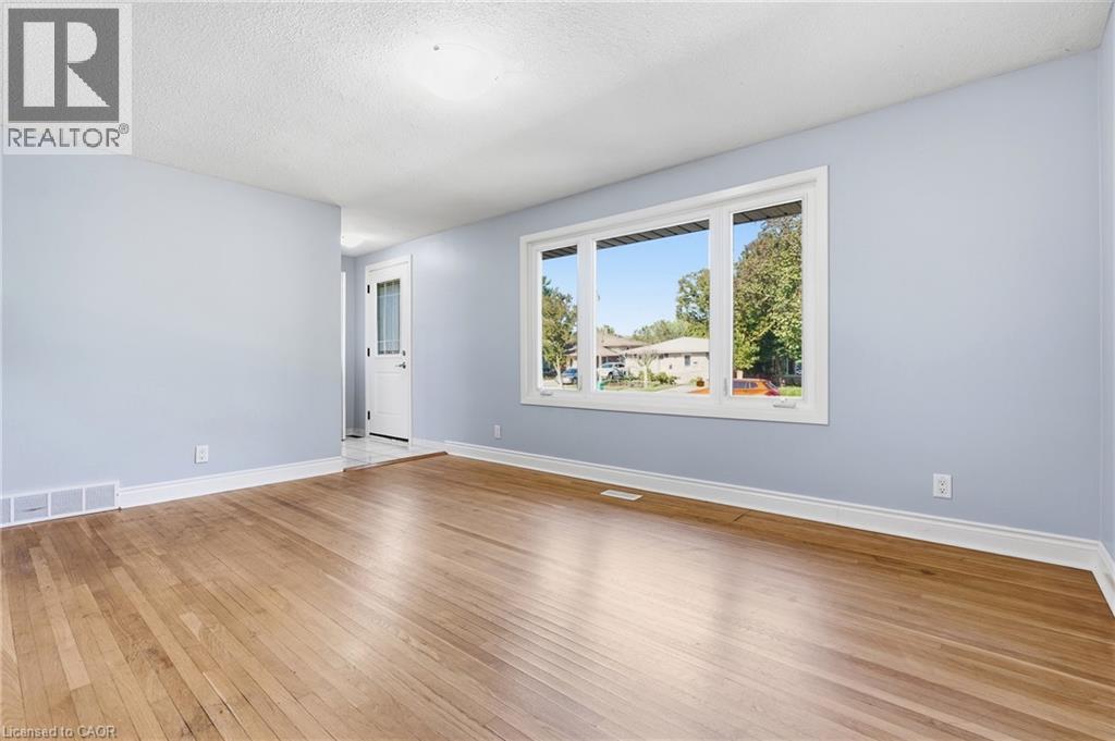 27 APPALACHIAN Crescent, Kitchener — photo 8