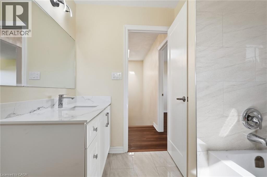184 MACINTOSH Drive - 35
