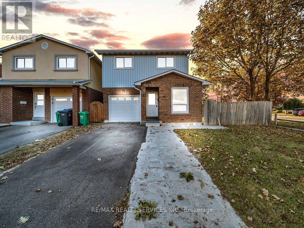 41 SIMMONS BOULEVARD, Brampton (Madoc)
