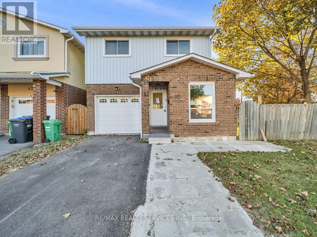 41 SIMMONS BOULEVARD, Brampton (Madoc) — photo 2