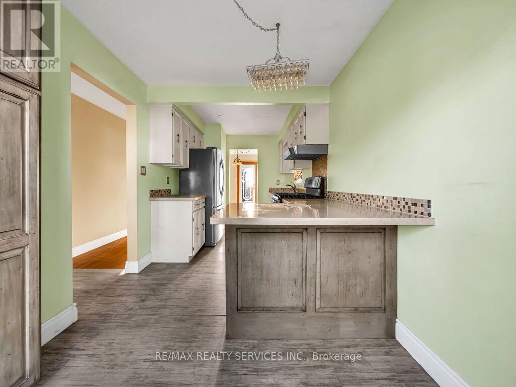 41 SIMMONS BOULEVARD - 8