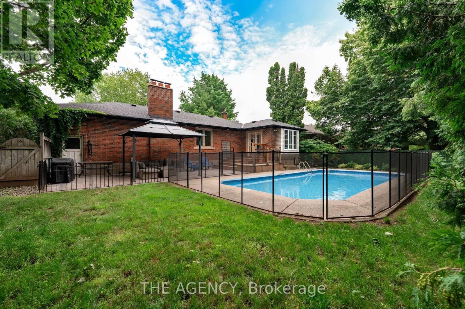 261 WALES CRESCENT - 26