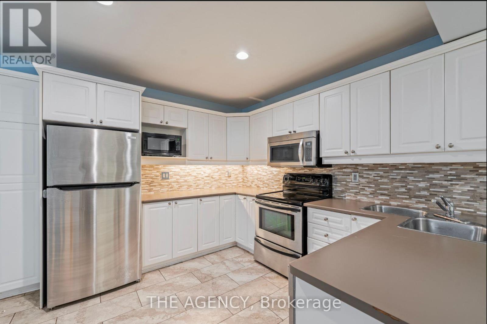 261 WALES CRESCENT, Oakville (BR Bronte) — photo 8