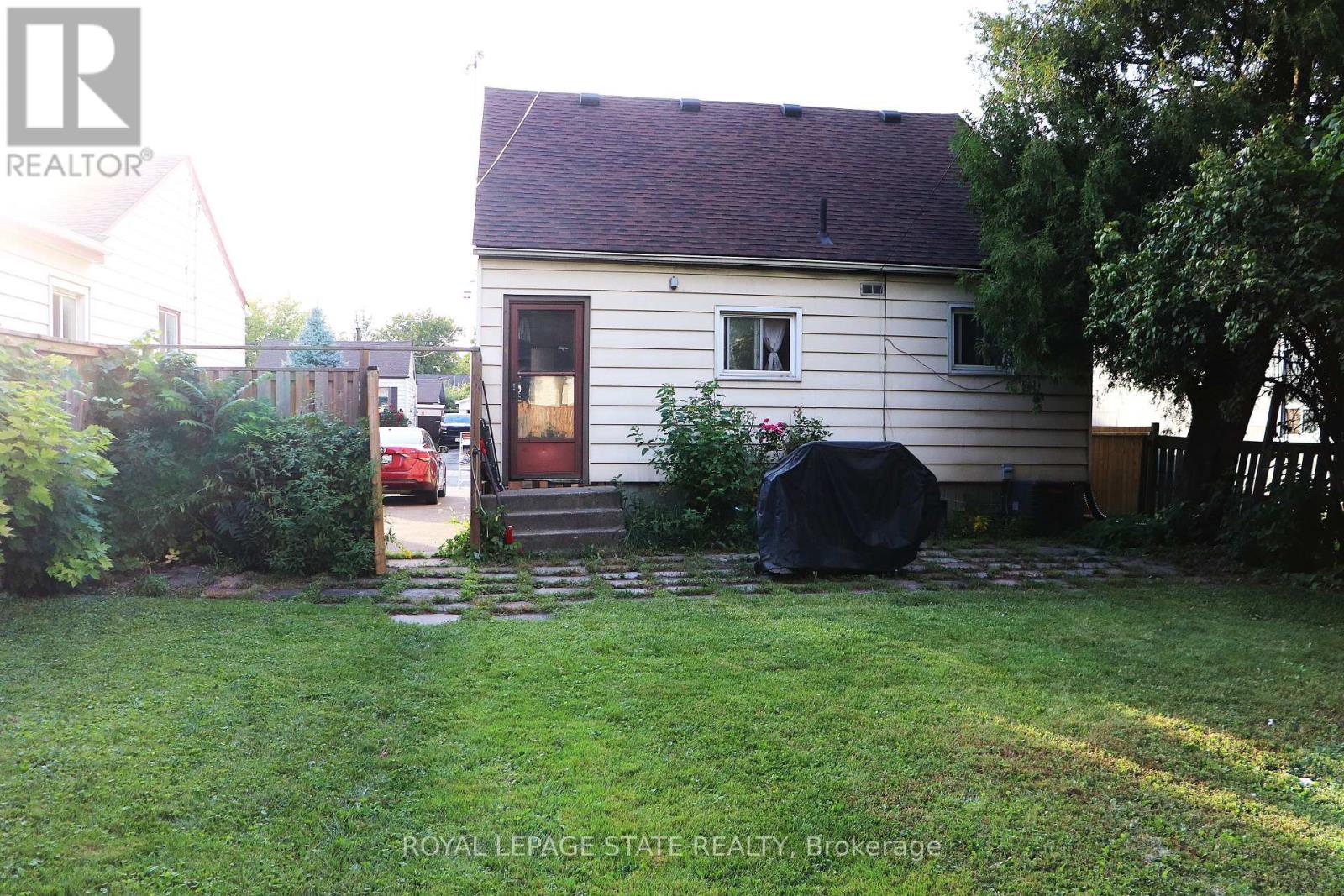 348 WEIR STREET N - 5