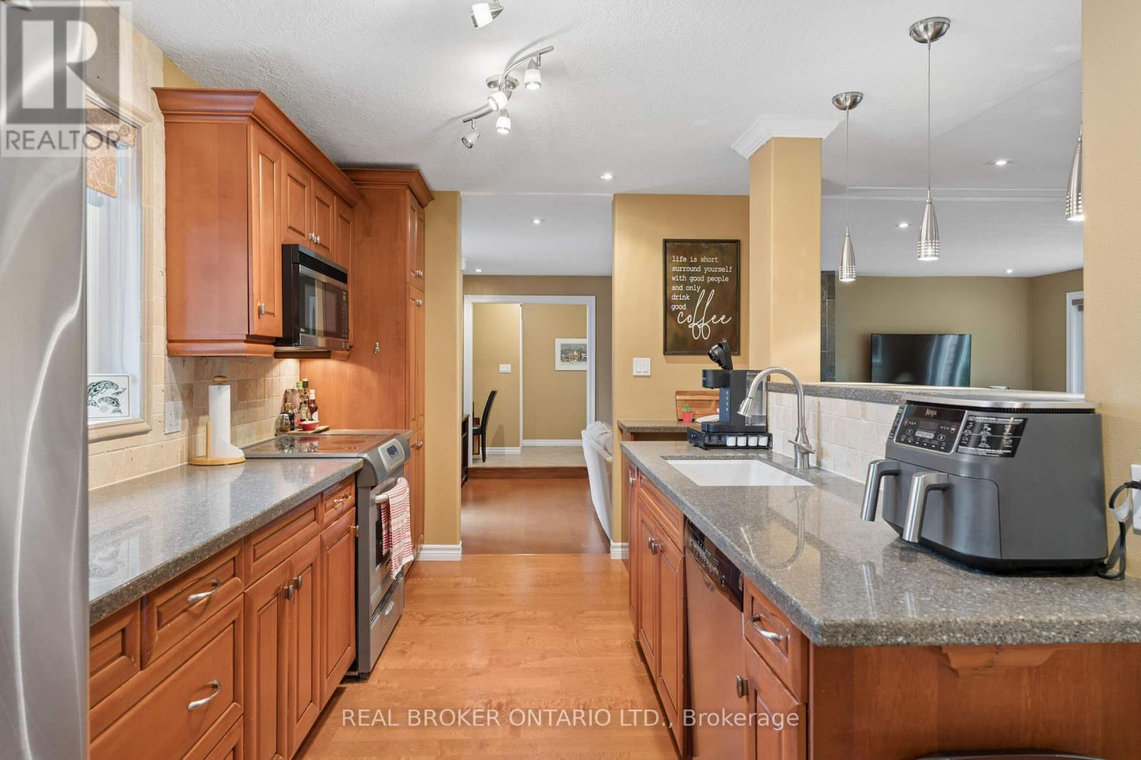 373 FORESTLAWN ROAD - 10