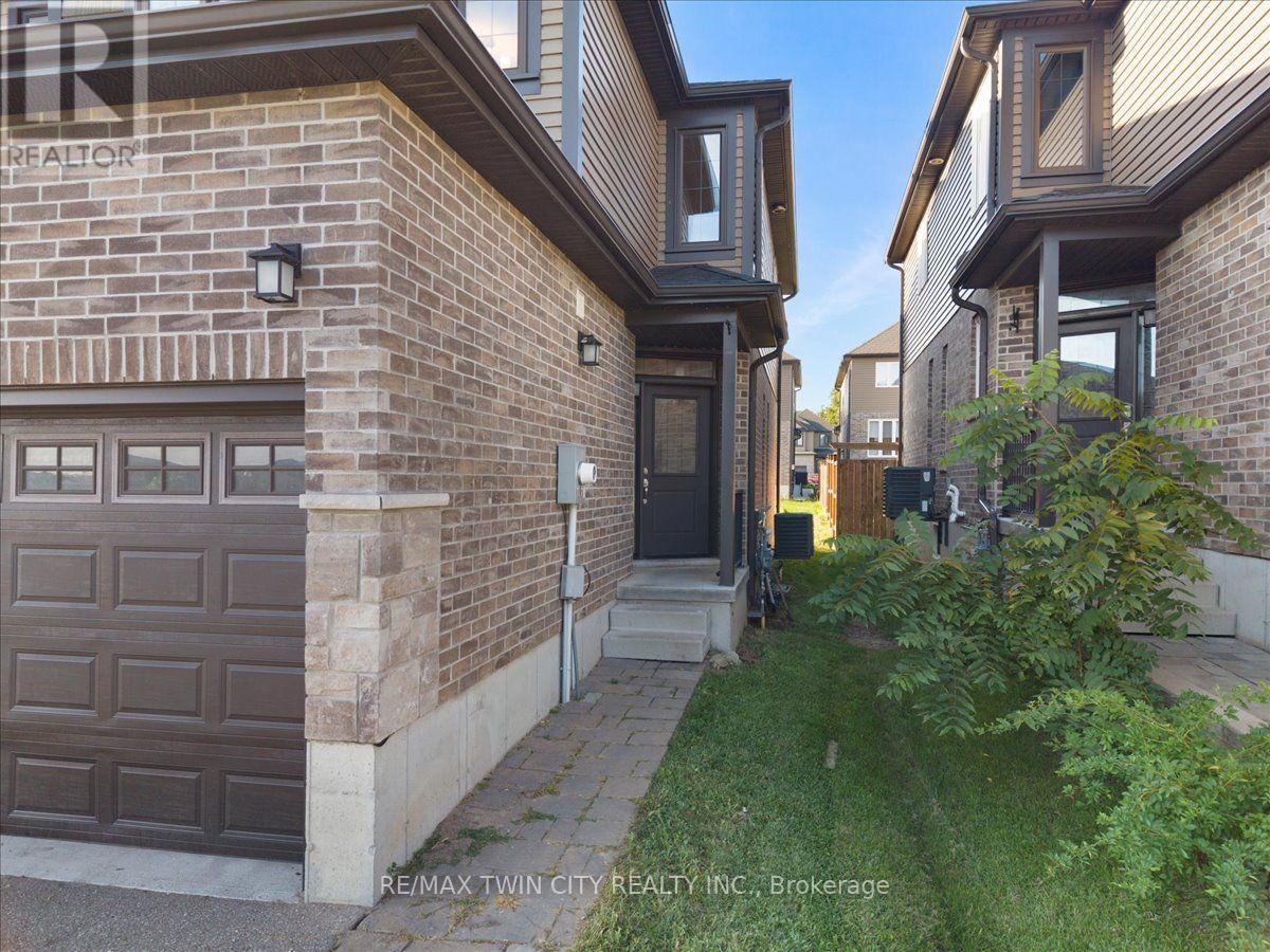 109 LINKS CRESCENT N, Woodstock (Woodstock - North) — photo 2