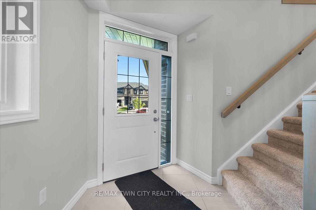 109 LINKS CRESCENT N, Woodstock (Woodstock - North) — photo 3