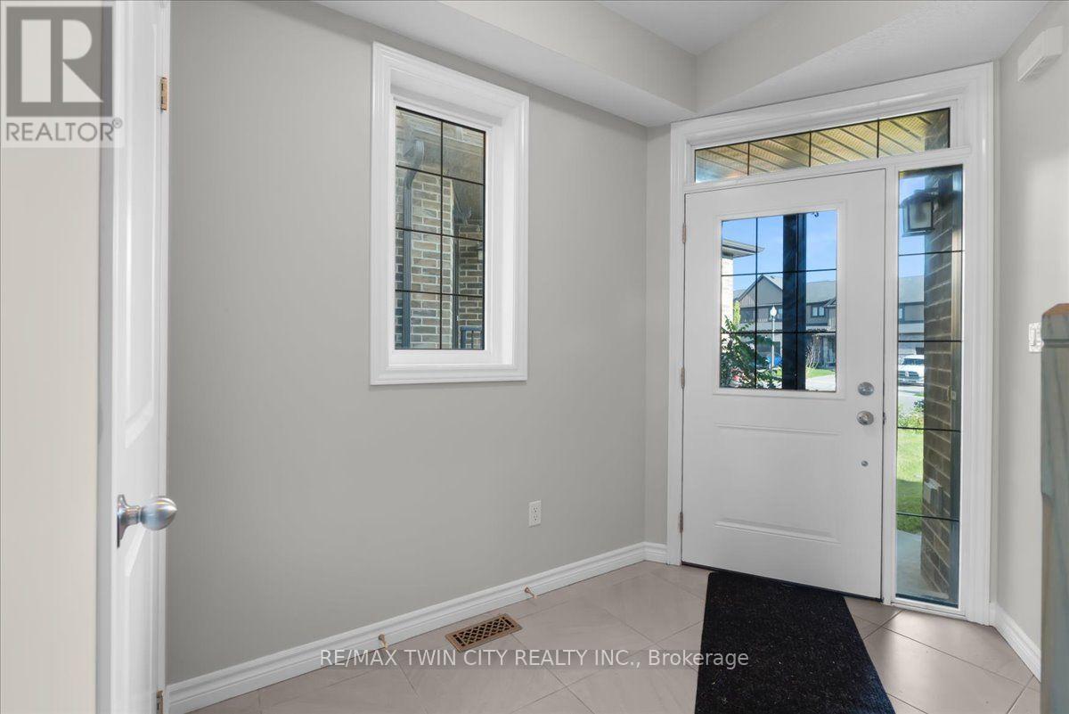 109 LINKS CRESCENT N, Woodstock (Woodstock - North) — photo 4