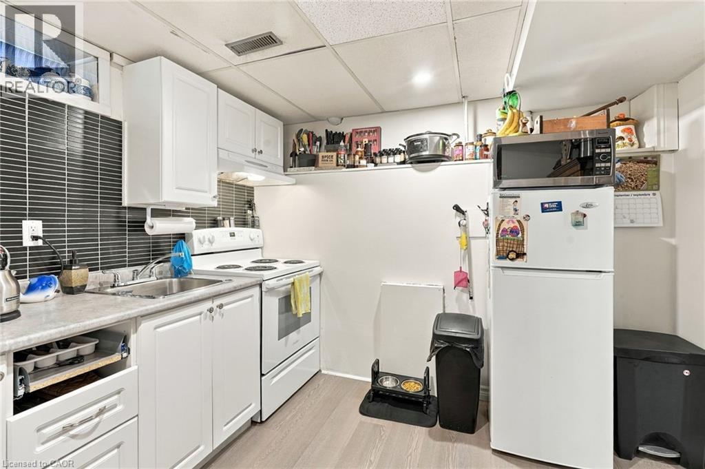 23 DESANTIS Court - 35