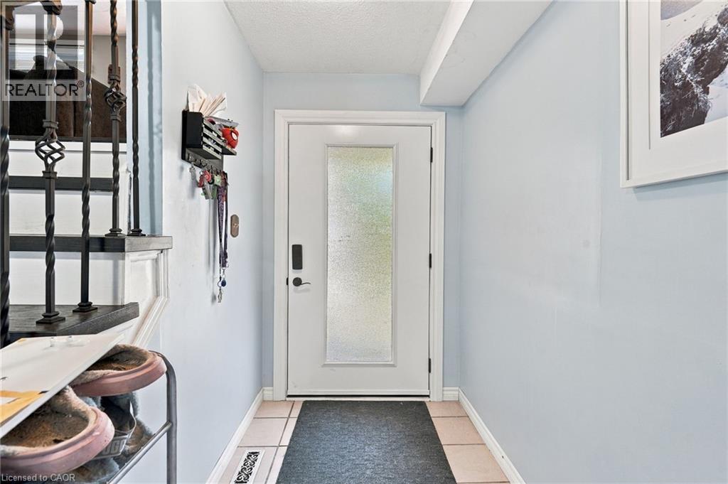 23 DESANTIS Court, Hamilton — photo 6