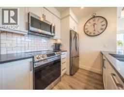 Kitchen - 407 119 Haliburton St, Nanaimo, BC V9R4V8 Photo 7