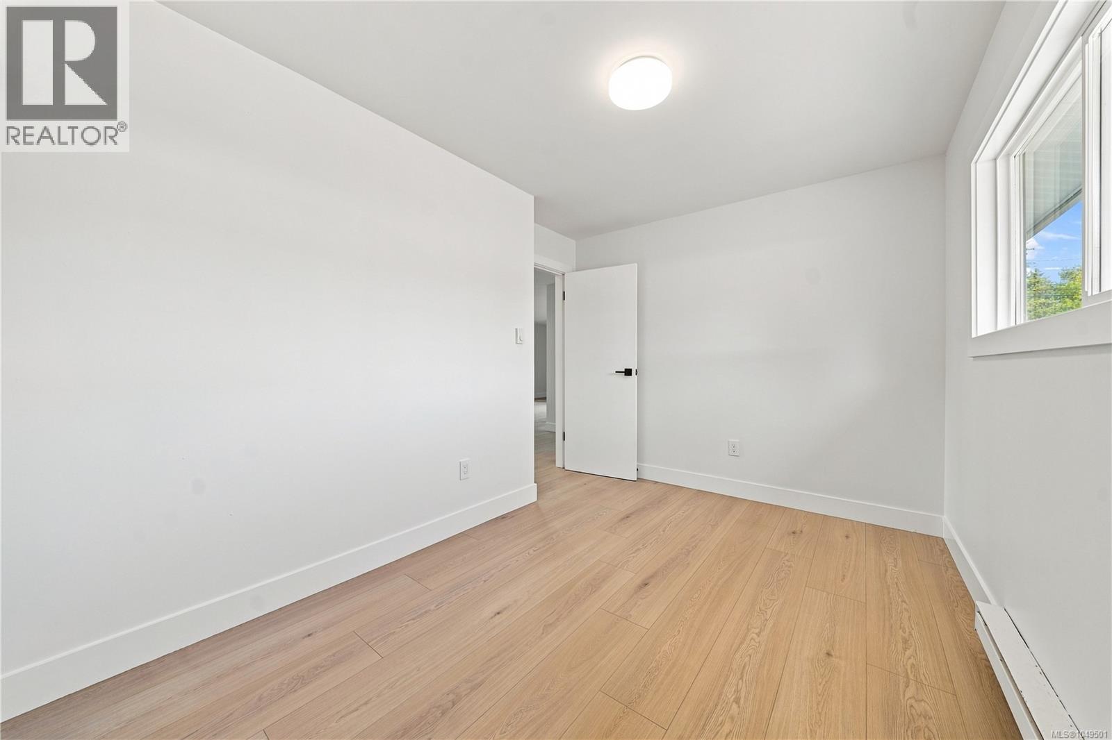 3538 Foxglove Rd - Image 24