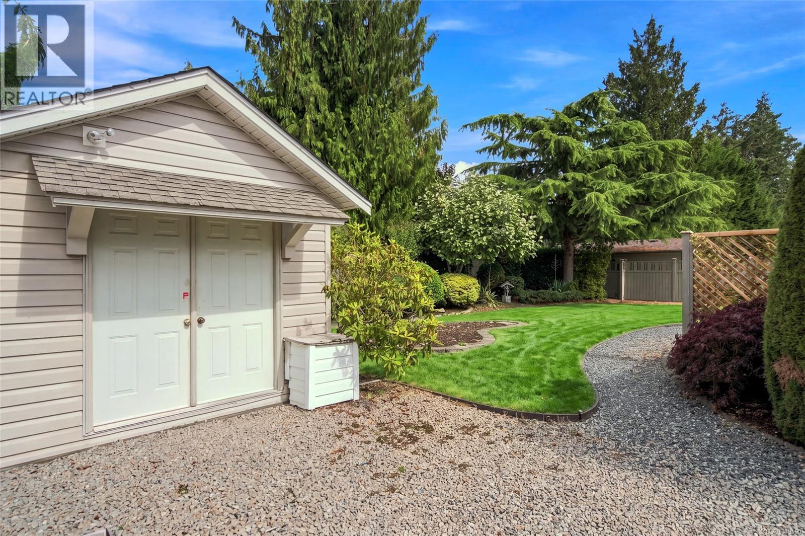 575 Panorama Pl - Image 41
