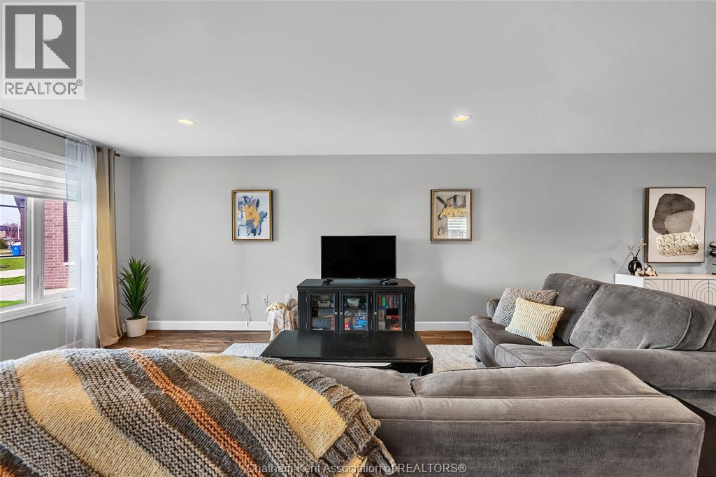 62 MOONSTONE CRESCENT, Chatham — photo 6