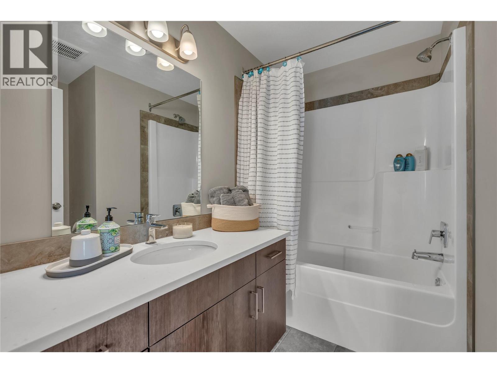 #807 3388 Skaha Lake Road - 23