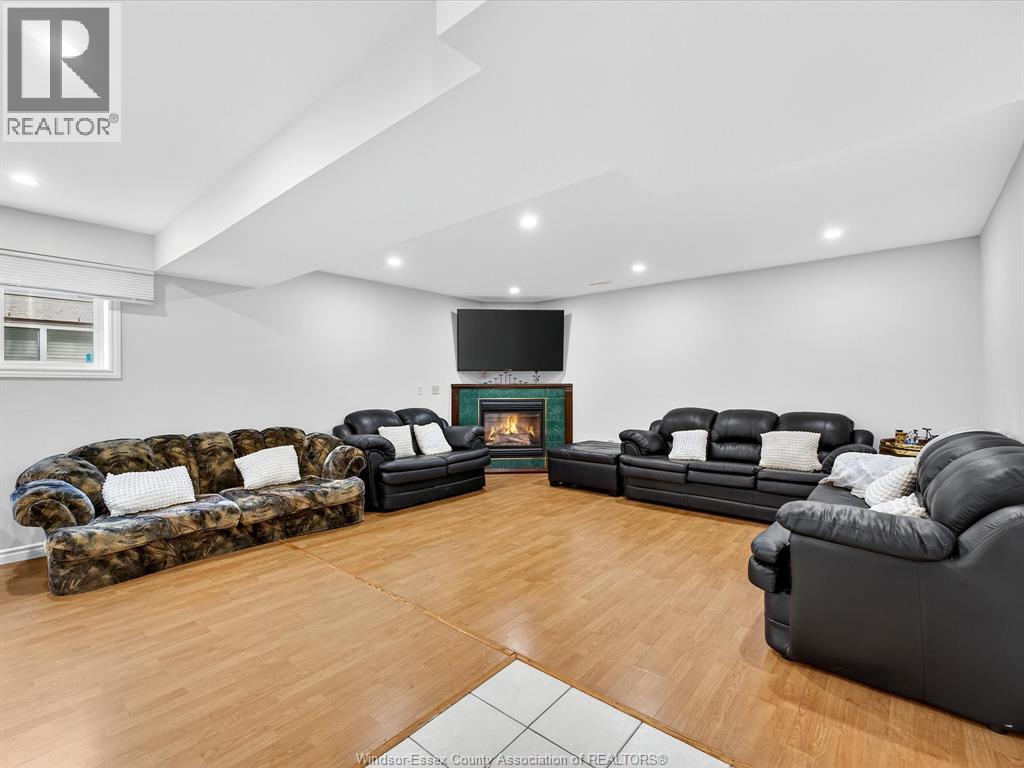 3859 CLARA AVENUE - 24