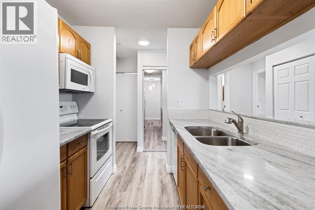2922 RIVARD Unit# 112, Windsor — photo 6
