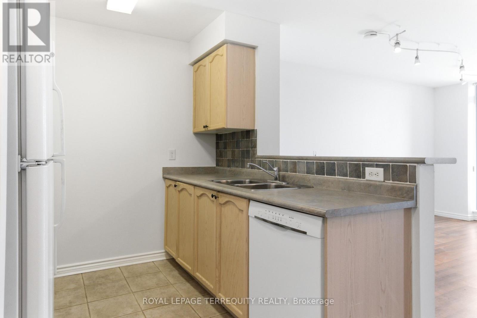 #PH07 20 OLIVE AVENUE - 13