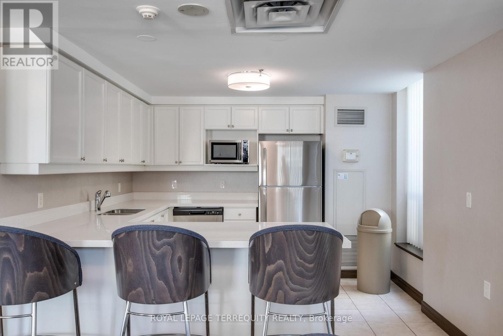 #PH07 20 OLIVE AVENUE - Image 37