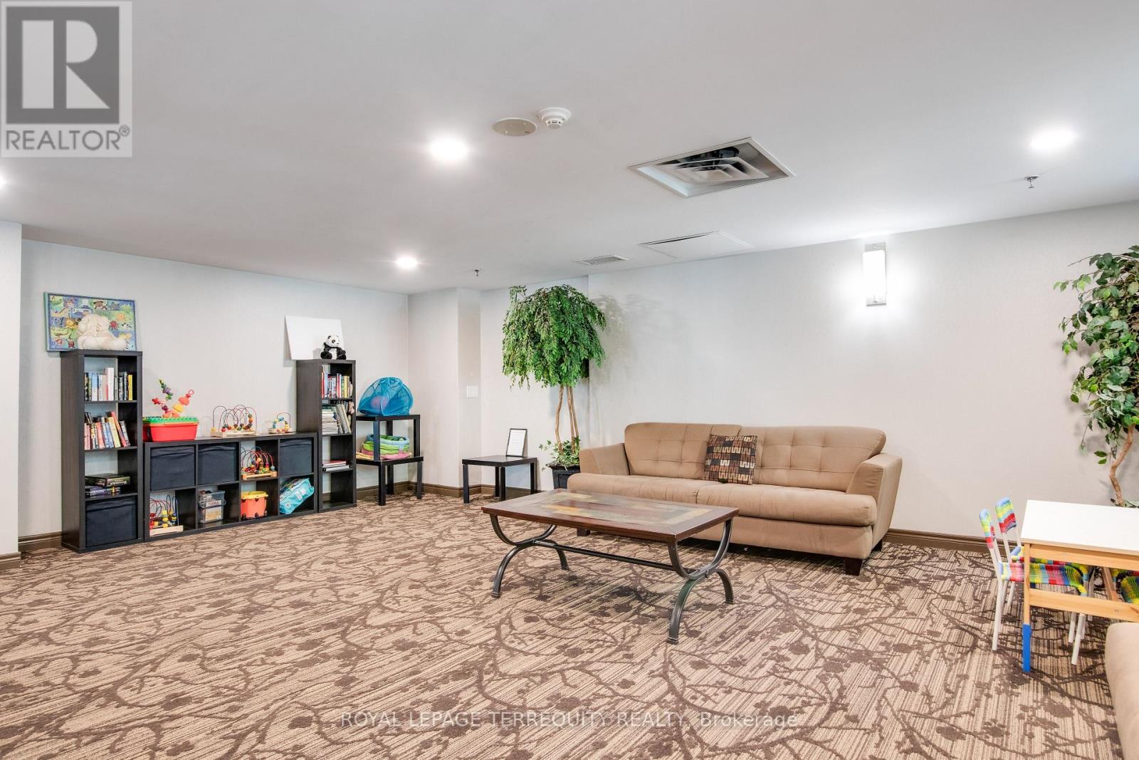 #PH07 20 OLIVE AVENUE - 40