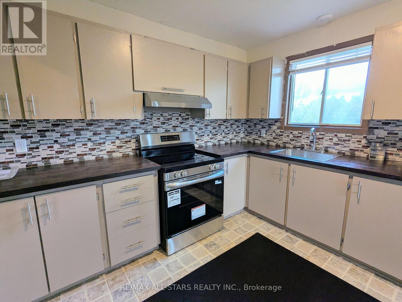 23 VALLEY ROAD - 16