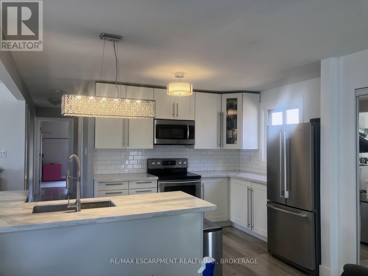 UPPER - 17 MELLENBY STREET, Hamilton (Stoney Creek Mountain) — photo 3