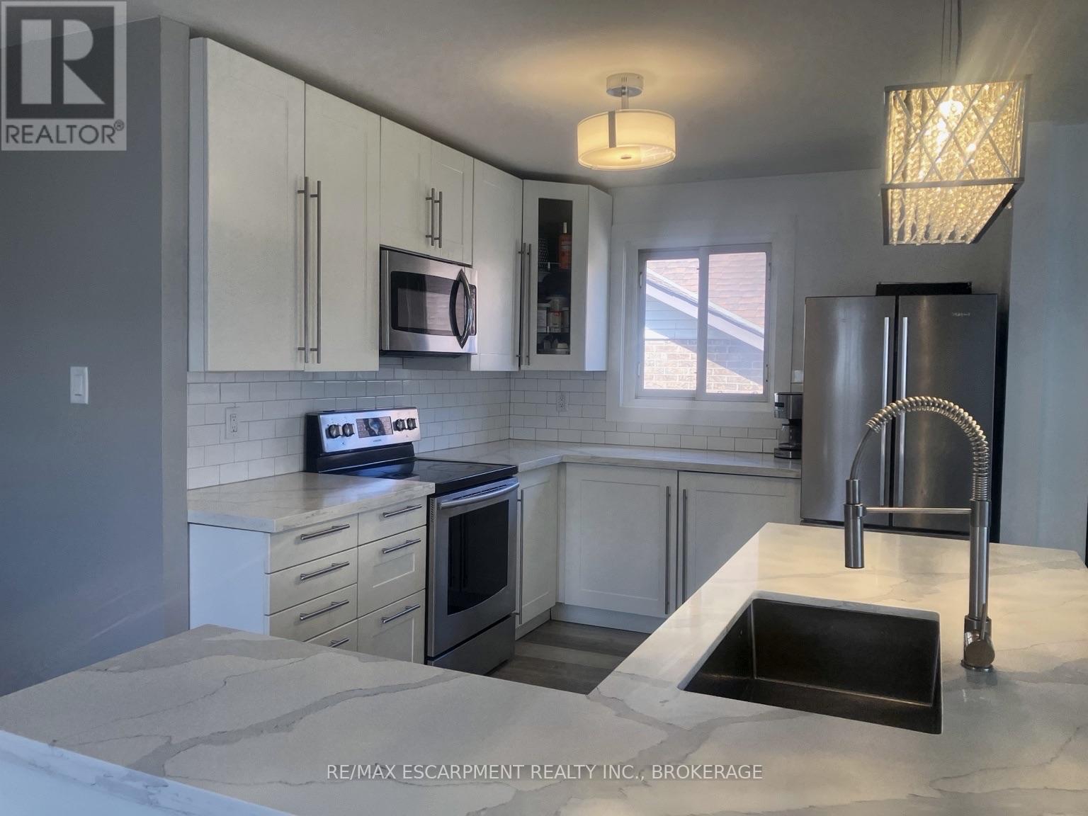 UPPER - 17 MELLENBY STREET, Hamilton (Stoney Creek Mountain) — photo 4