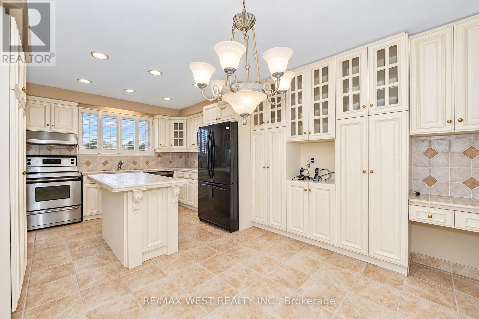 61 BICKERTON CRESCENT, Toronto (Pleasant View) — photo 4