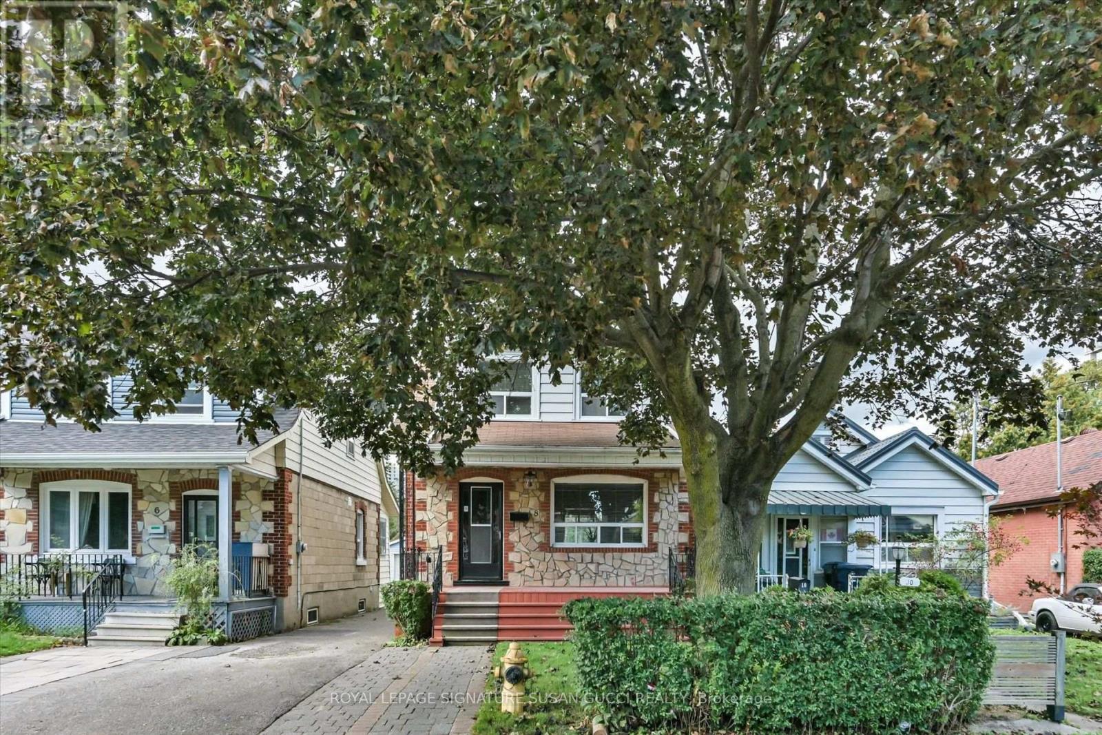 8 SUTHERLAND AVENUE, Toronto (Crescent Town)
