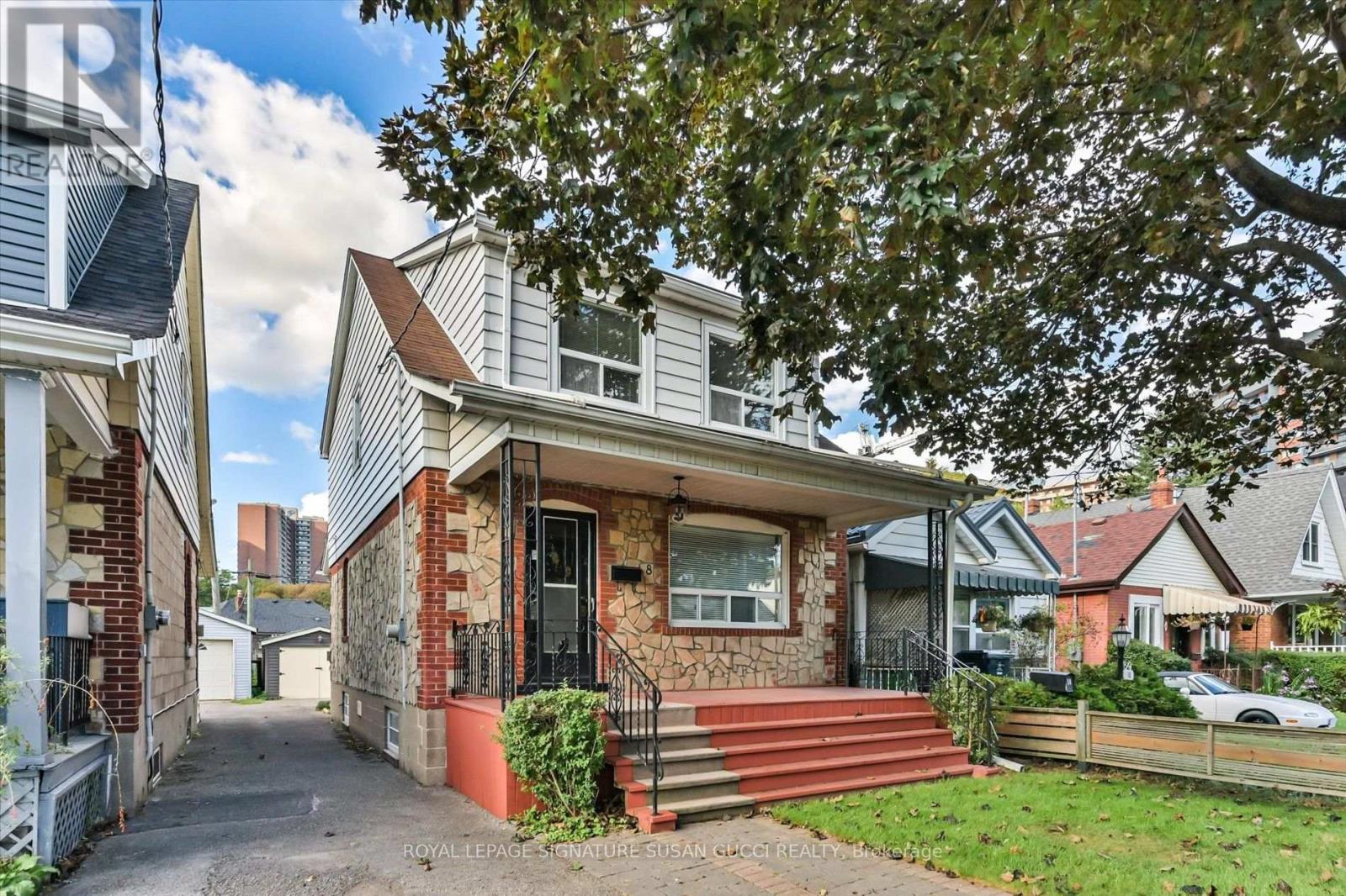 8 SUTHERLAND AVENUE, Toronto (Crescent Town) — photo 2