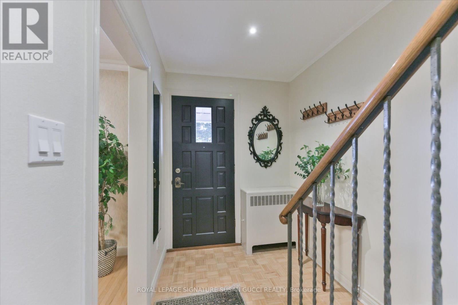 8 SUTHERLAND AVENUE, Toronto (Crescent Town) — photo 3