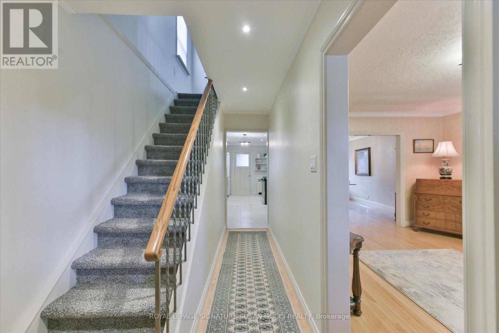 8 SUTHERLAND AVENUE, Toronto (Crescent Town) — photo 4