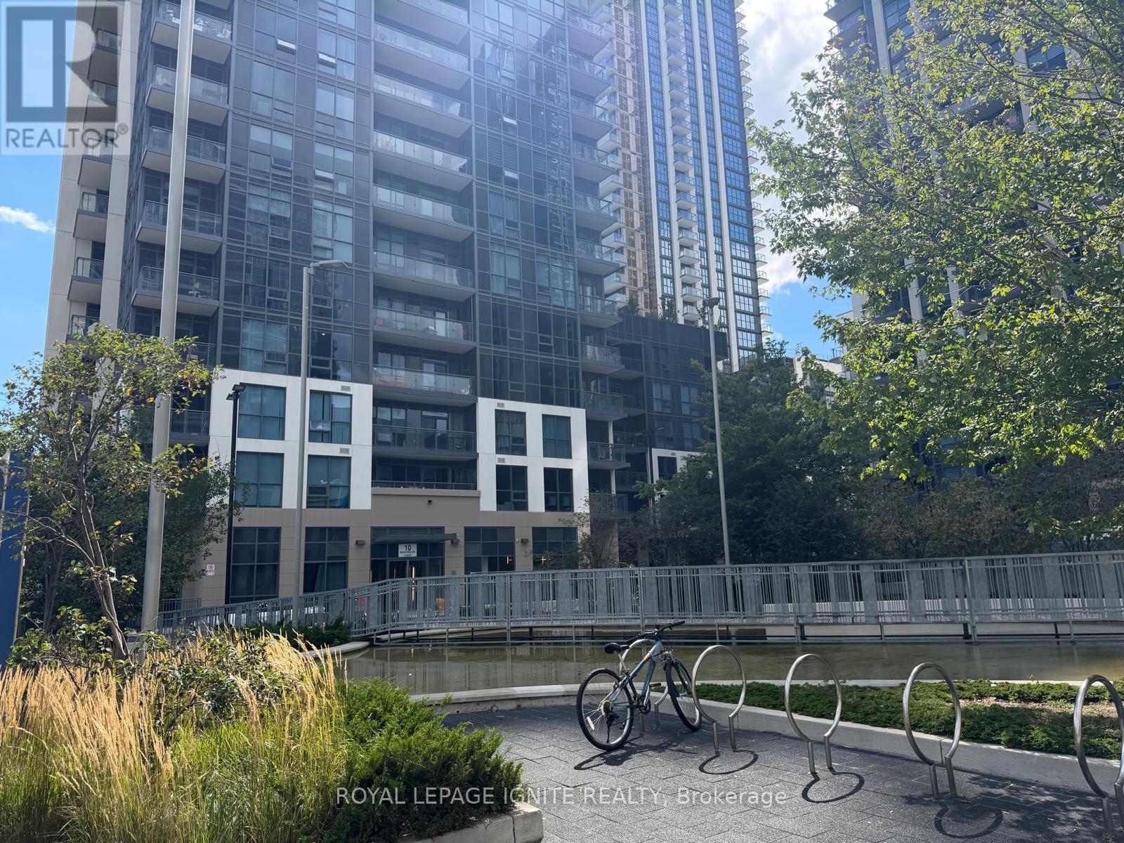 301 - 10 MEADOWGLEN PLACE, Toronto (Woburn)