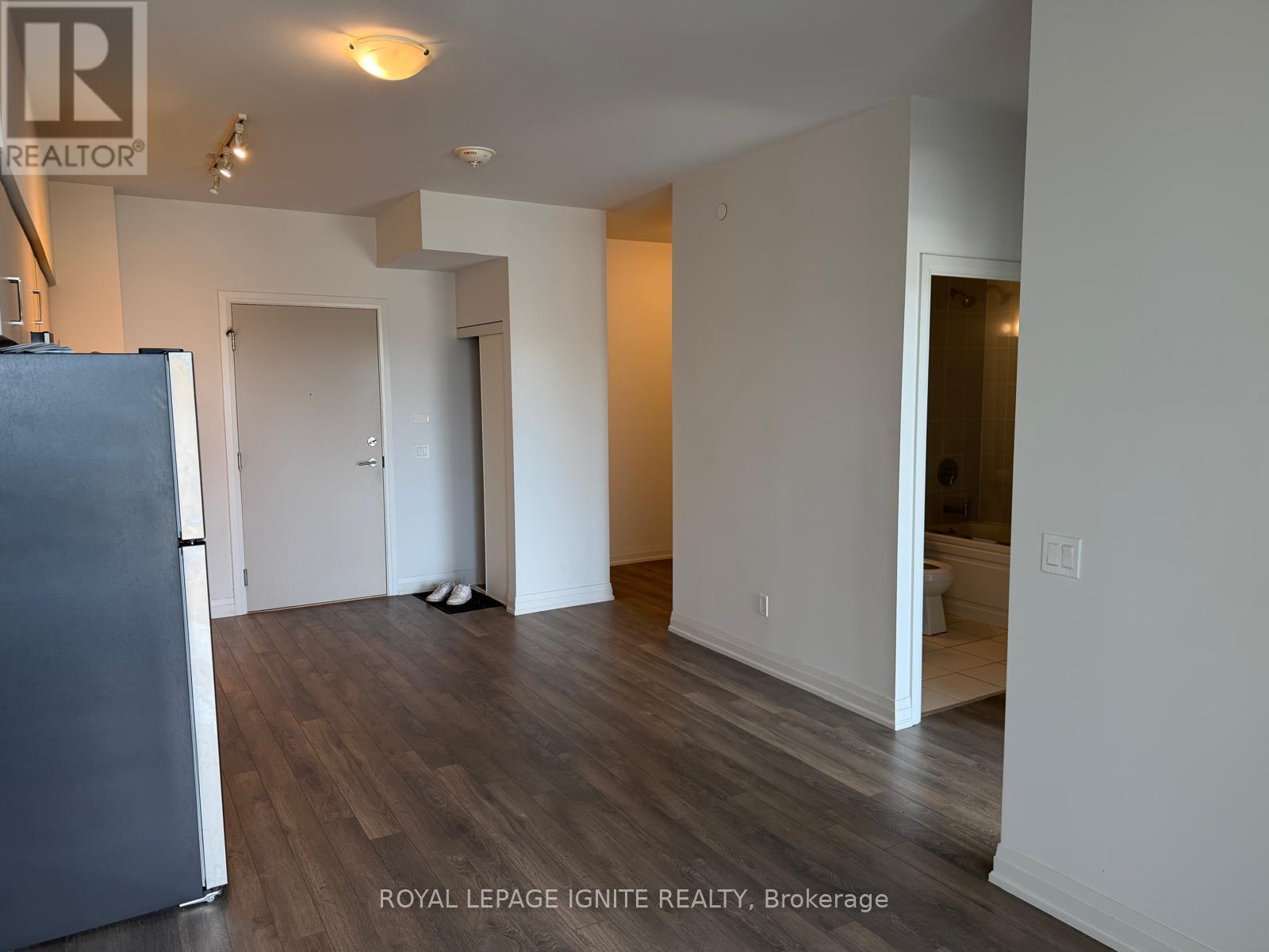 301 - 10 MEADOWGLEN PLACE, Toronto (Woburn) — photo 3