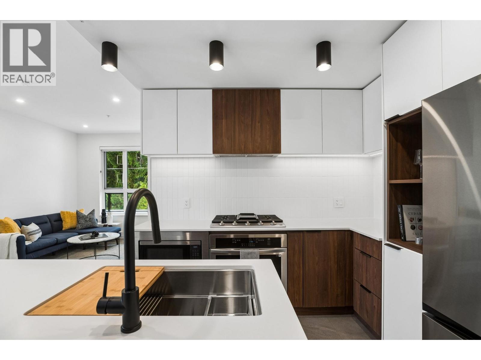 206 623 KEMSLEY AVENUE, Coquitlam — photo 3
